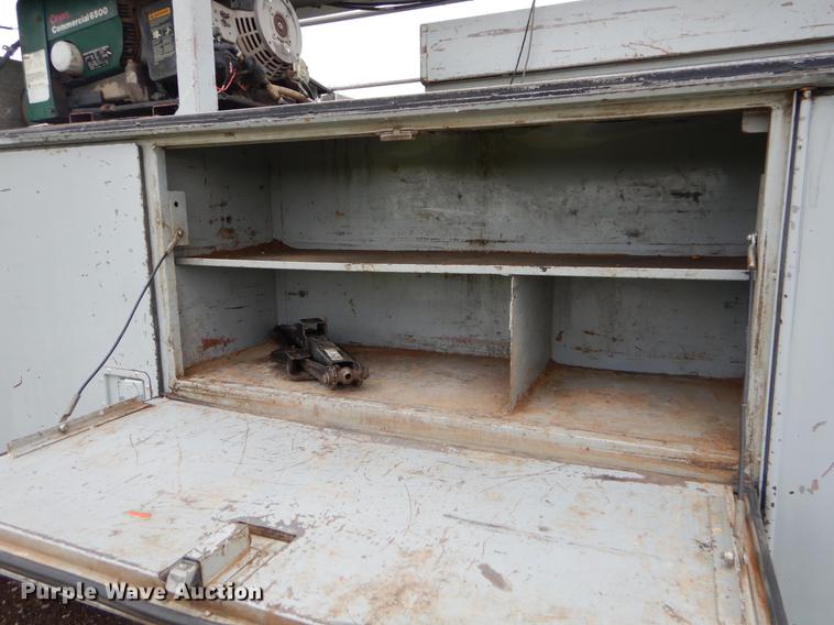 image for item FH9307 2002 Chevrolet Silverado 2500 utility bed pickup truck