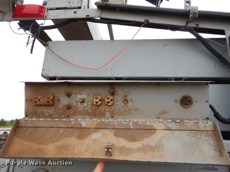 image for item FH9307 2002 Chevrolet Silverado 2500 utility bed pickup truck