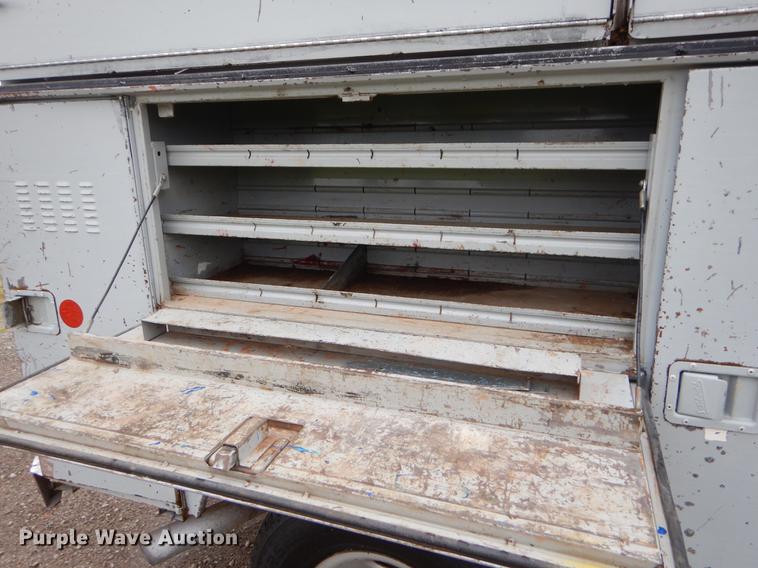 image for item FH9307 2002 Chevrolet Silverado 2500 utility bed pickup truck