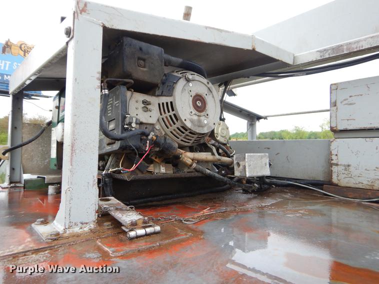 image for item FH9307 2002 Chevrolet Silverado 2500 utility bed pickup truck