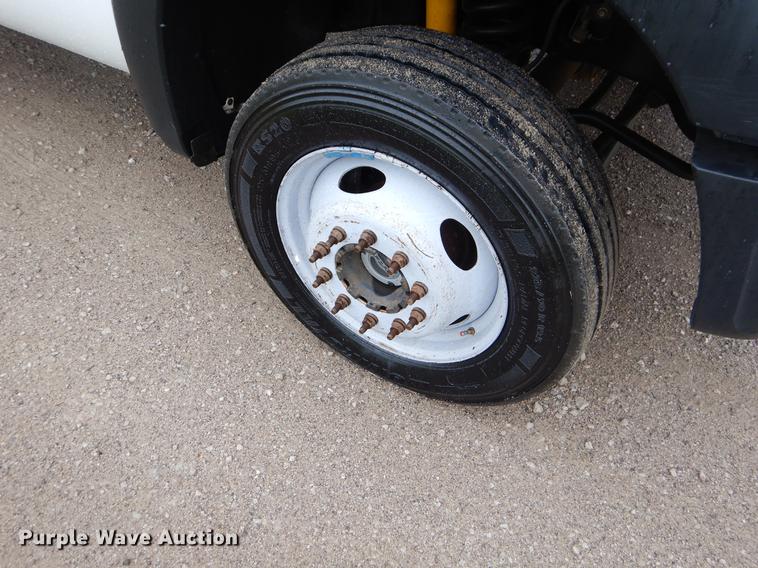 image for item FH9309 2012 Ford F550 Super Duty SuperCab flatbed truck