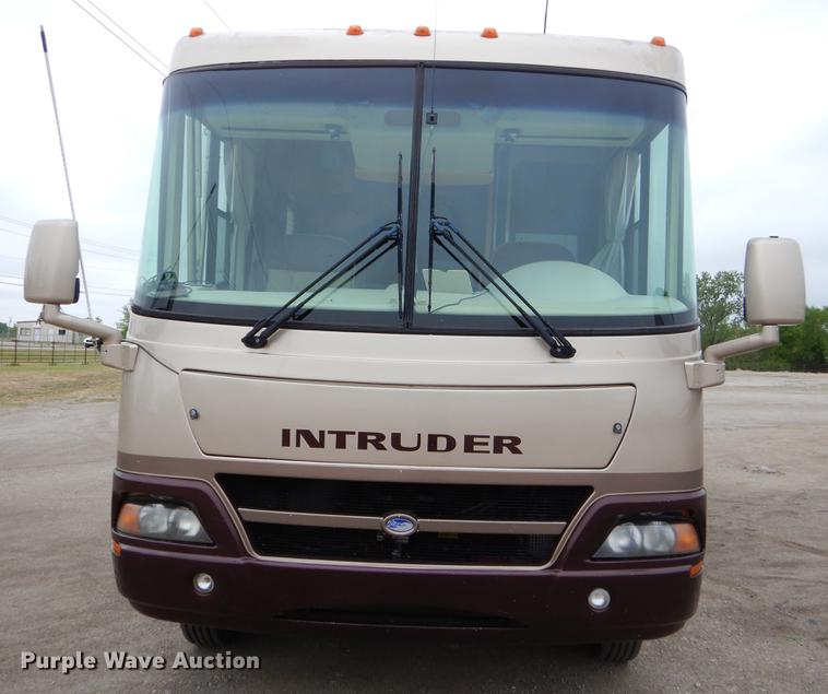 image for item FH9316 2004 Workhorse W22 Intruder 373 RV