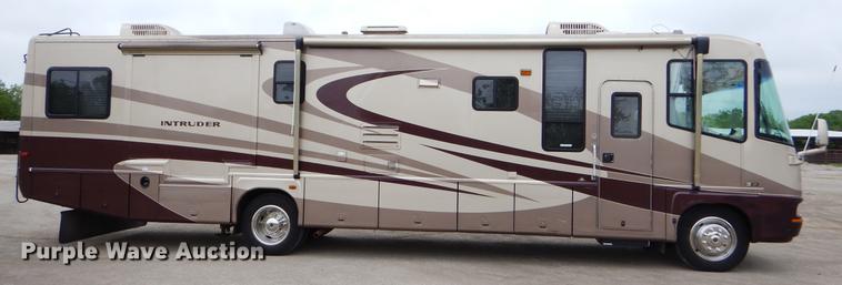 image for item FH9316 2004 Workhorse W22 Intruder 373 RV