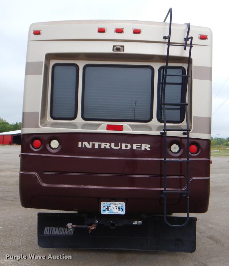 image for item FH9316 2004 Workhorse W22 Intruder 373 RV