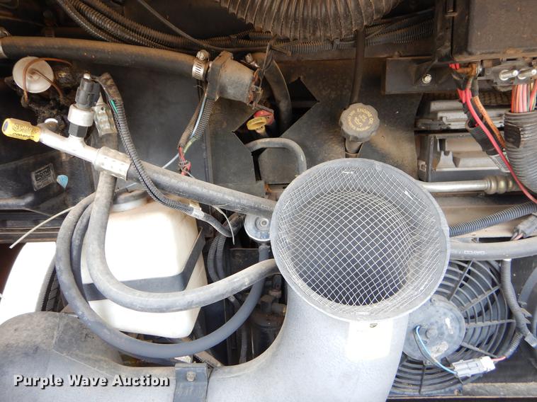 image for item FH9316 2004 Workhorse W22 Intruder 373 RV