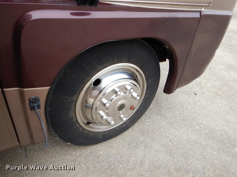 image for item FH9316 2004 Workhorse W22 Intruder 373 RV