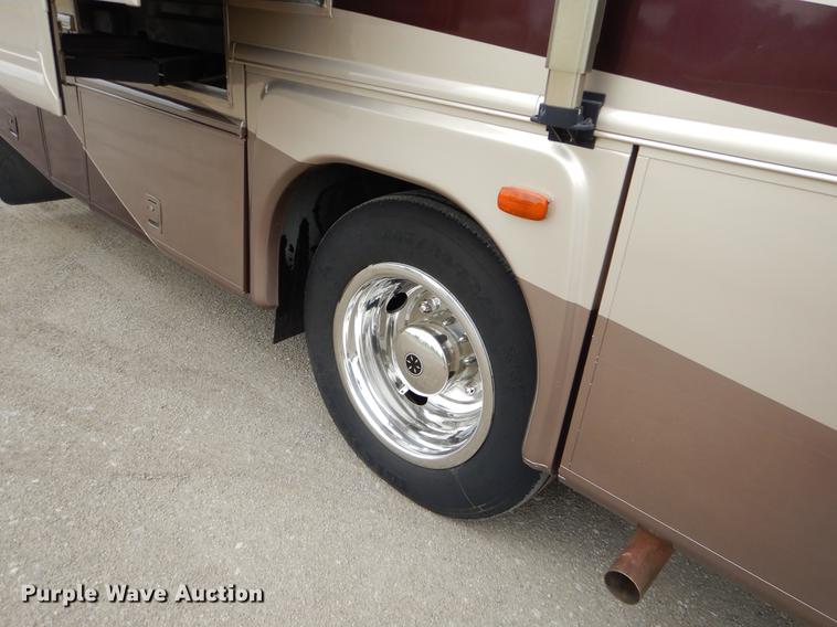 image for item FH9316 2004 Workhorse W22 Intruder 373 RV