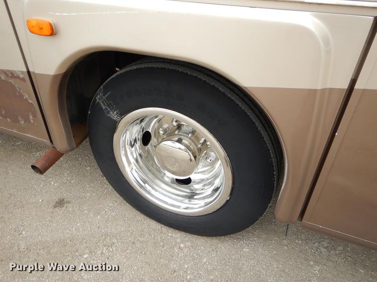 image for item FH9316 2004 Workhorse W22 Intruder 373 RV