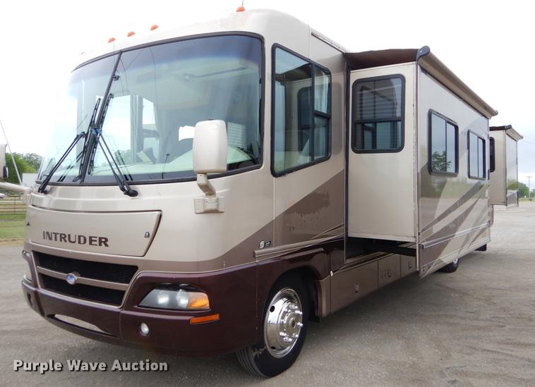 image for item FH9316 2004 Workhorse W22 Intruder 373 RV