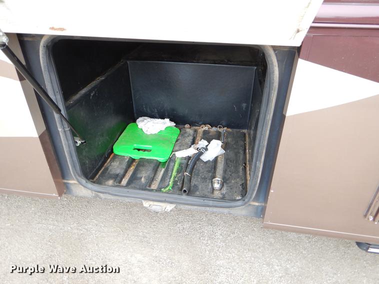 image for item FH9316 2004 Workhorse W22 Intruder 373 RV