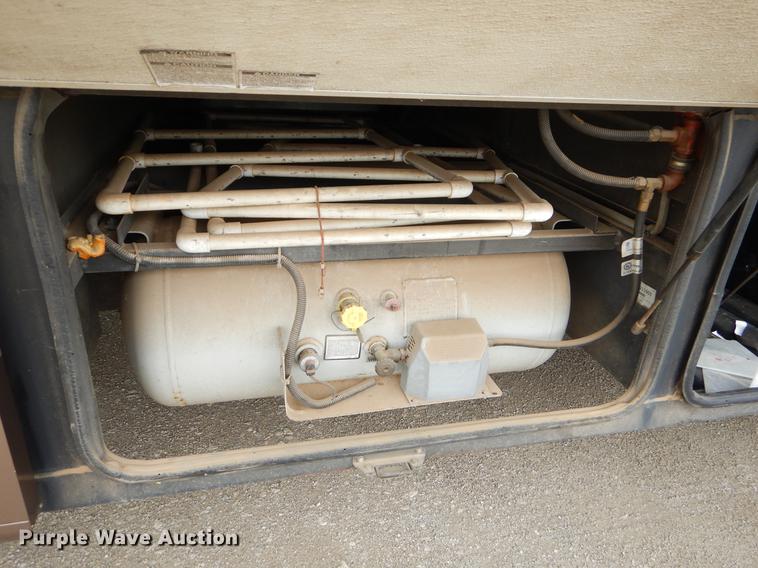 image for item FH9316 2004 Workhorse W22 Intruder 373 RV