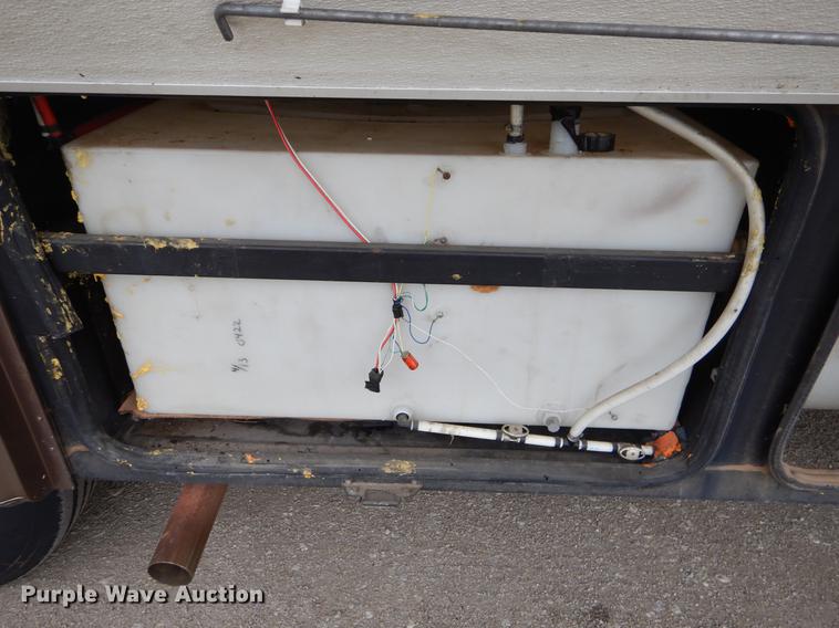 image for item FH9316 2004 Workhorse W22 Intruder 373 RV