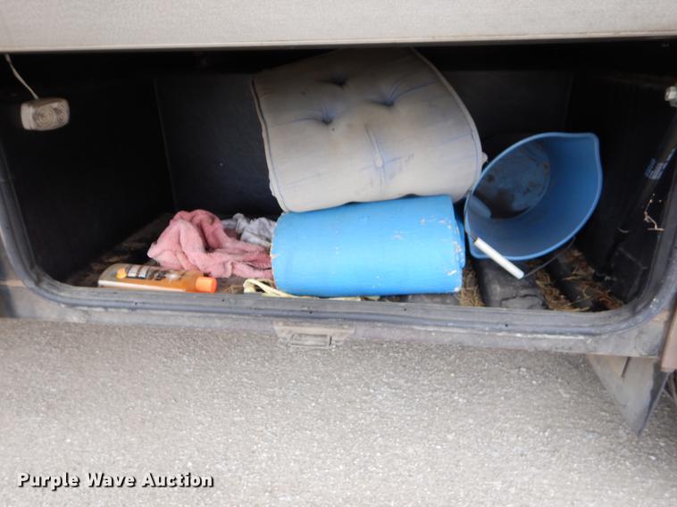 image for item FH9316 2004 Workhorse W22 Intruder 373 RV