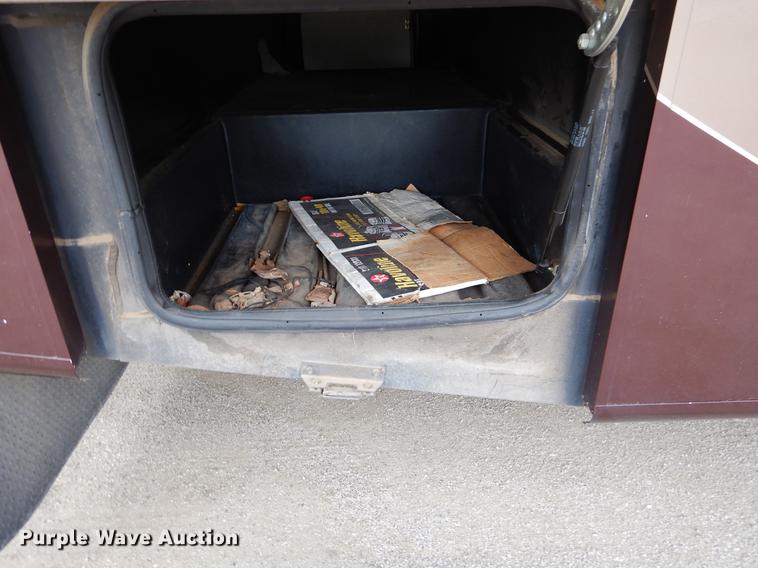 image for item FH9316 2004 Workhorse W22 Intruder 373 RV