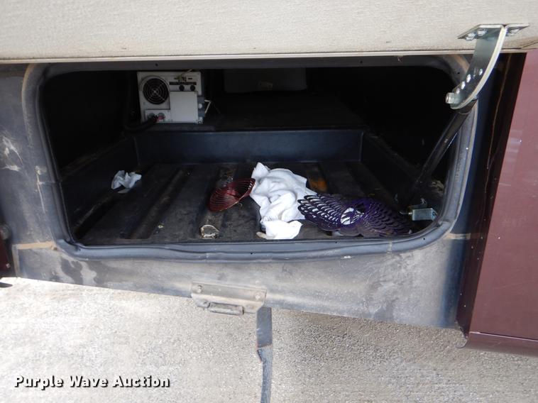 image for item FH9316 2004 Workhorse W22 Intruder 373 RV