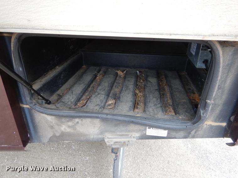 image for item FH9316 2004 Workhorse W22 Intruder 373 RV