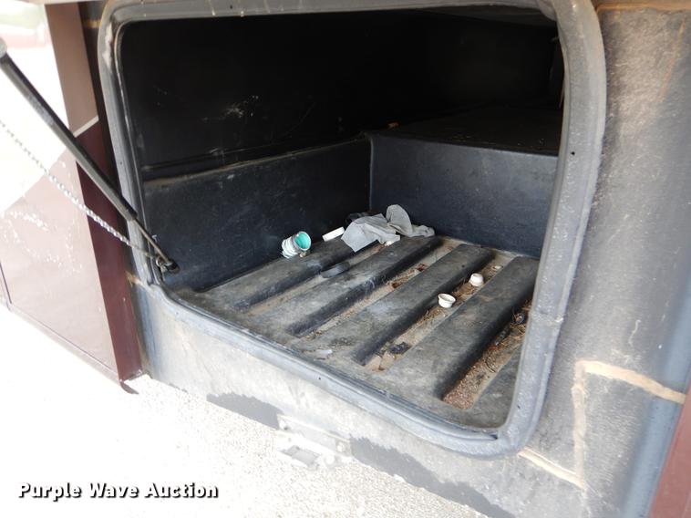 image for item FH9316 2004 Workhorse W22 Intruder 373 RV