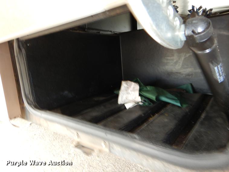 image for item FH9316 2004 Workhorse W22 Intruder 373 RV