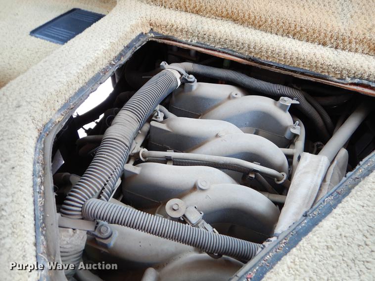 image for item FH9316 2004 Workhorse W22 Intruder 373 RV