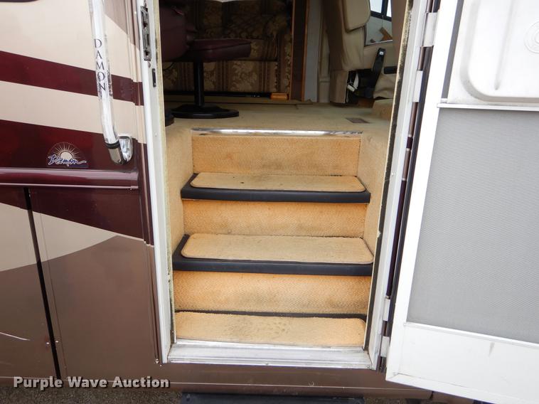 image for item FH9316 2004 Workhorse W22 Intruder 373 RV