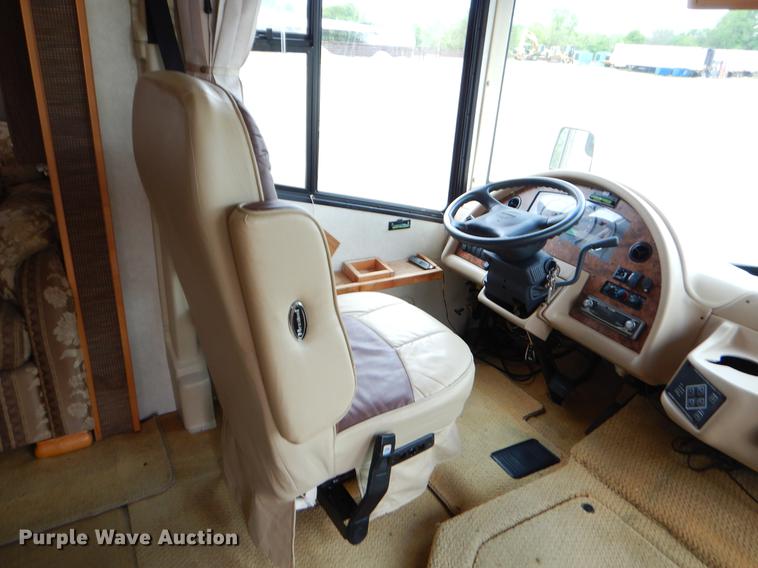 image for item FH9316 2004 Workhorse W22 Intruder 373 RV