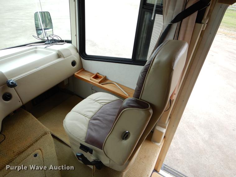 image for item FH9316 2004 Workhorse W22 Intruder 373 RV