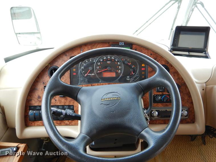 image for item FH9316 2004 Workhorse W22 Intruder 373 RV