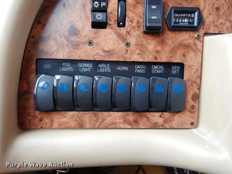 image for item FH9316 2004 Workhorse W22 Intruder 373 RV