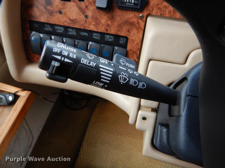 image for item FH9316 2004 Workhorse W22 Intruder 373 RV