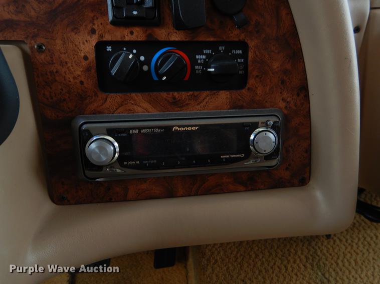 image for item FH9316 2004 Workhorse W22 Intruder 373 RV