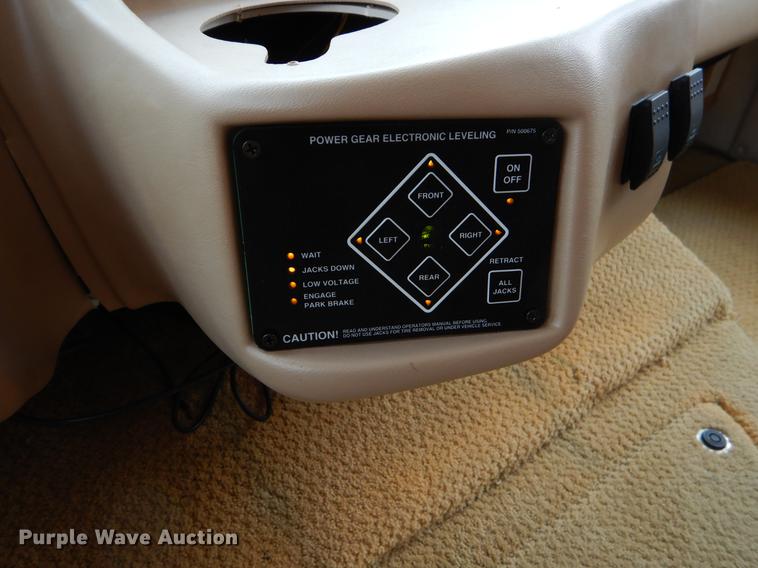 image for item FH9316 2004 Workhorse W22 Intruder 373 RV