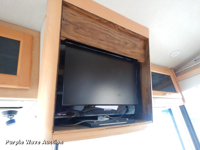 image for item FH9316 2004 Workhorse W22 Intruder 373 RV