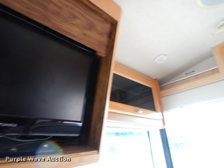 image for item FH9316 2004 Workhorse W22 Intruder 373 RV