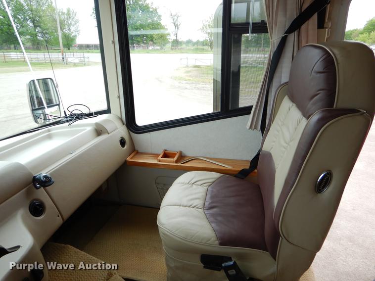 image for item FH9316 2004 Workhorse W22 Intruder 373 RV