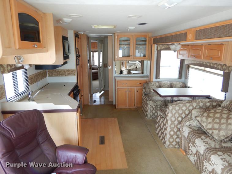 image for item FH9316 2004 Workhorse W22 Intruder 373 RV