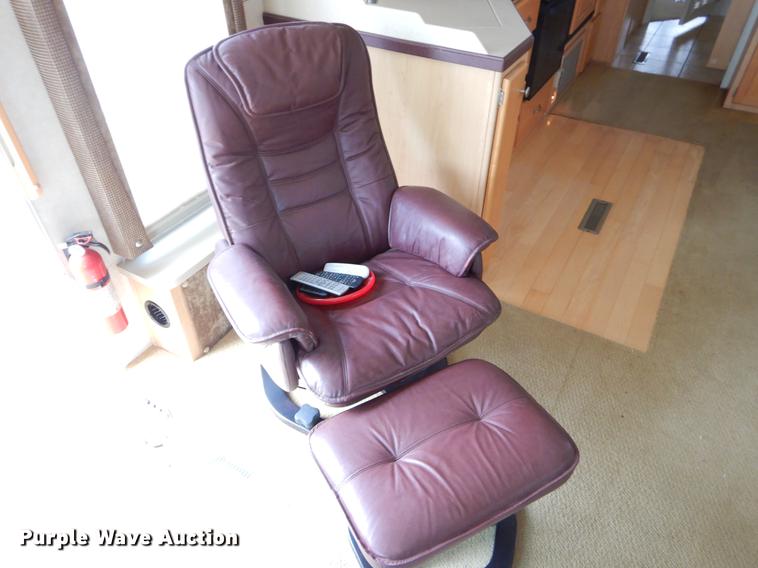 image for item FH9316 2004 Workhorse W22 Intruder 373 RV