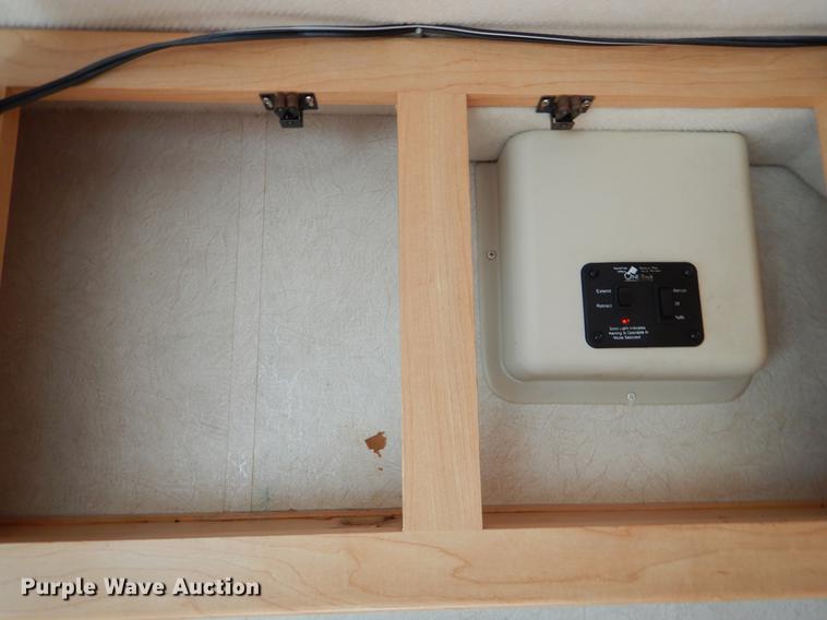 image for item FH9316 2004 Workhorse W22 Intruder 373 RV