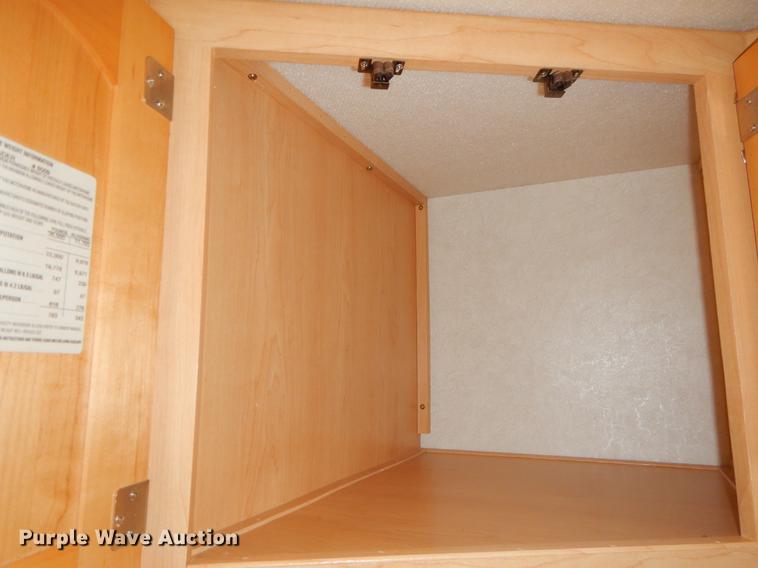 image for item FH9316 2004 Workhorse W22 Intruder 373 RV