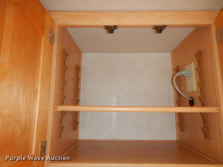 image for item FH9316 2004 Workhorse W22 Intruder 373 RV