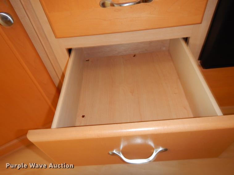 image for item FH9316 2004 Workhorse W22 Intruder 373 RV