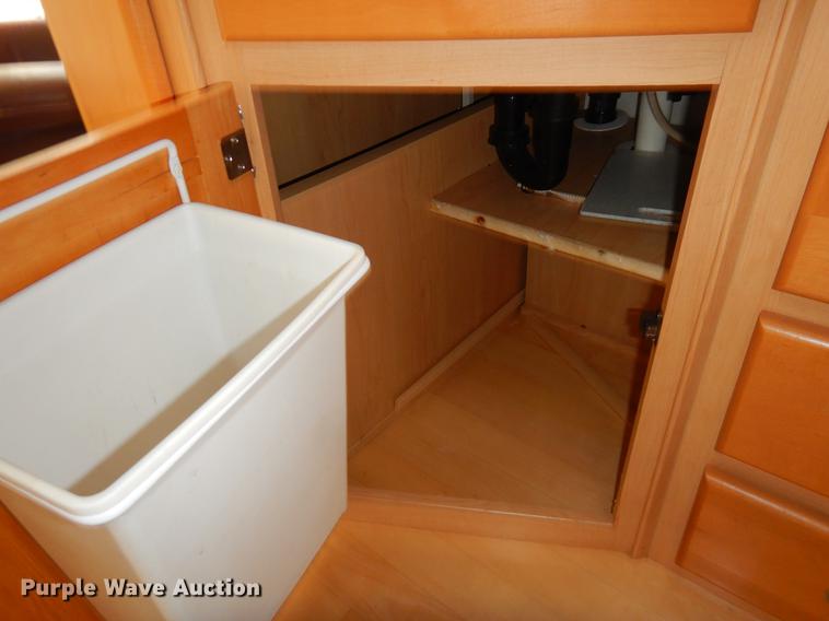 image for item FH9316 2004 Workhorse W22 Intruder 373 RV