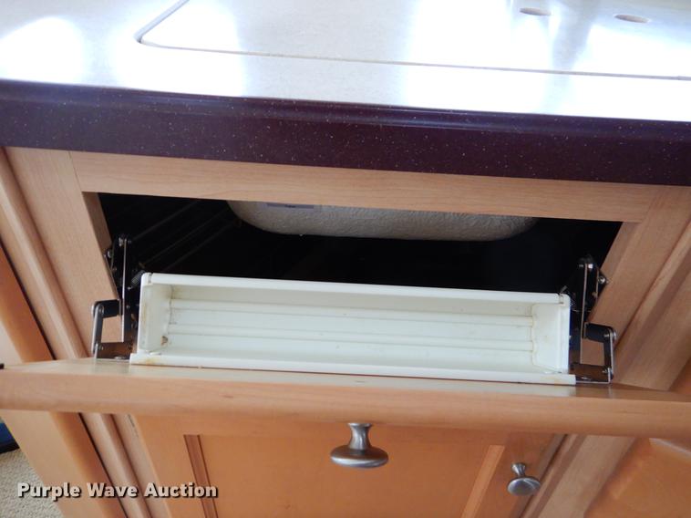 image for item FH9316 2004 Workhorse W22 Intruder 373 RV