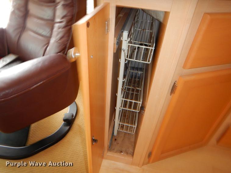 image for item FH9316 2004 Workhorse W22 Intruder 373 RV