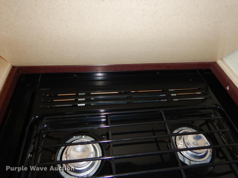 image for item FH9316 2004 Workhorse W22 Intruder 373 RV