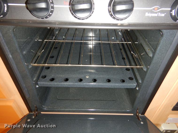 image for item FH9316 2004 Workhorse W22 Intruder 373 RV