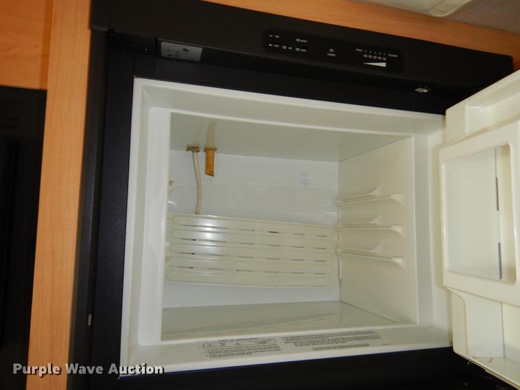 image for item FH9316 2004 Workhorse W22 Intruder 373 RV