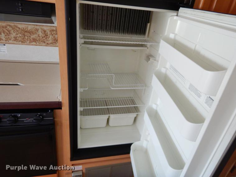 image for item FH9316 2004 Workhorse W22 Intruder 373 RV