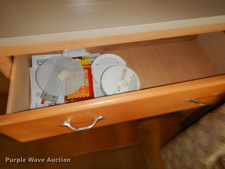 image for item FH9316 2004 Workhorse W22 Intruder 373 RV