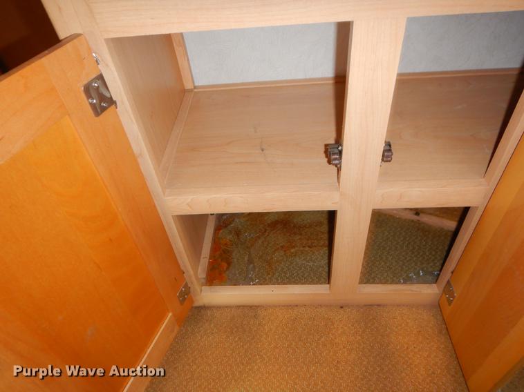 image for item FH9316 2004 Workhorse W22 Intruder 373 RV