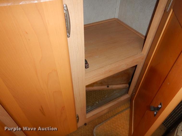 image for item FH9316 2004 Workhorse W22 Intruder 373 RV